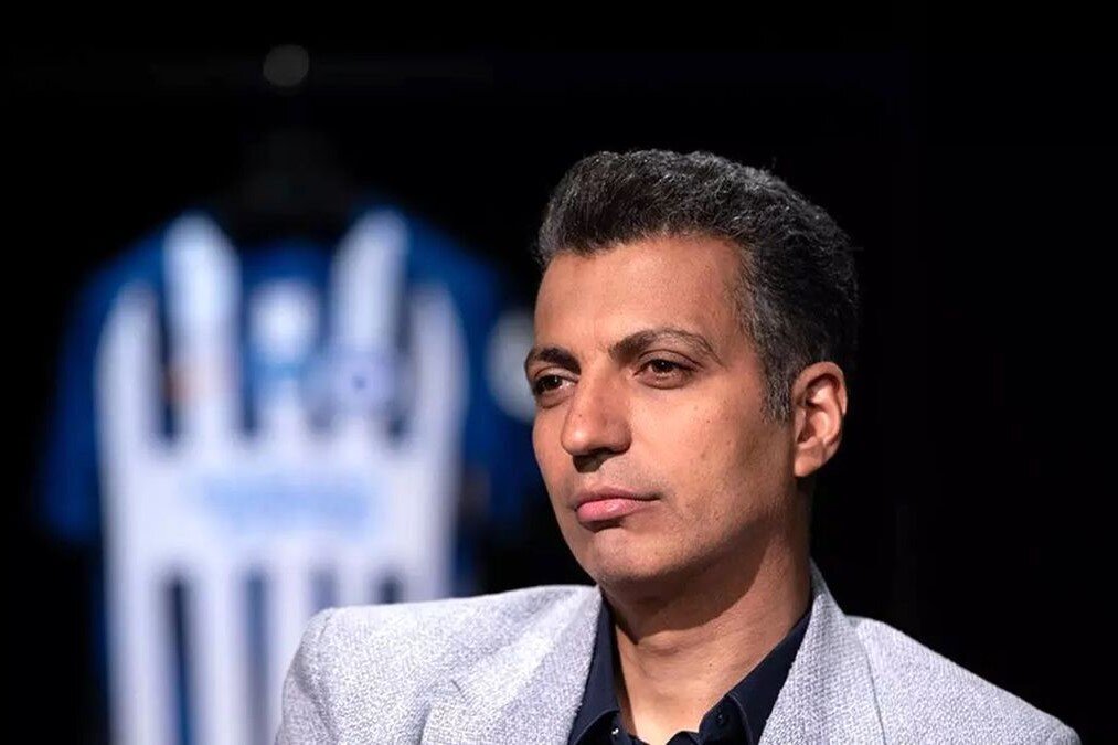 عادل فردوسی‌پور: هرگز دست مسئولی را نبوسیده‌ام