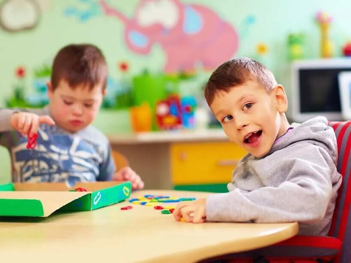 اعتراض والدین کودکان اوتیسم به صف بی‌پایان حق پرستاری/ هشدار خانواده‌ها درباره فرسودگی/ «به ما می‌گویند منتظر خروج یا مرگ دیگران باشید»