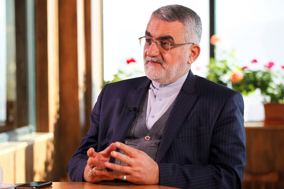 بروجردی: ممکن است اسرائیل به جنگ با ایران ورود کند/ برخی از افراد با مواضع سیاسی و جناحی در شرایط جنگی جامعه دخالت می کنند