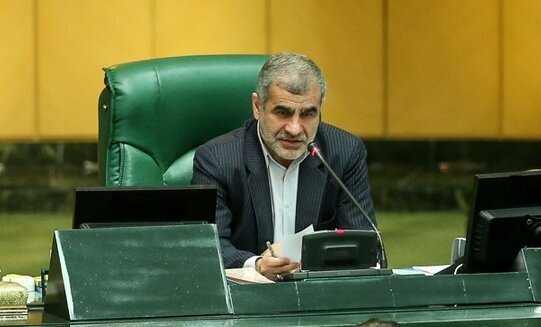 نقل قول نایب رئیس مجلس از رئیس سازمان برنامه؛ یا باید سهمیه بنزین جابجا شود یا قیمت افزایش یابد/ تذکر یک نماینده: جلوی افزایش قیمت بنزین را بگیرد