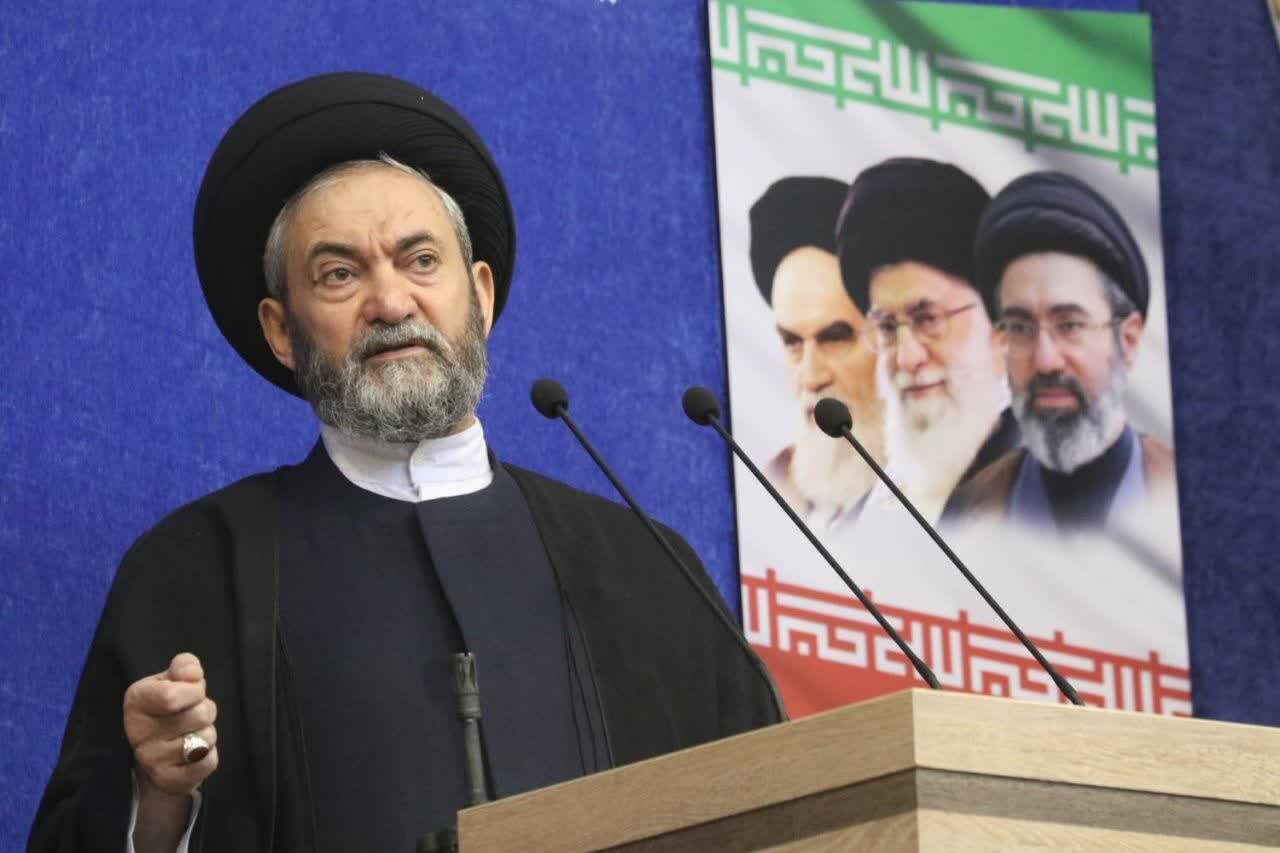 امام جمعه اردبیل: اختلاف‌افکنی، ظلم به شهدا و رهبر شهید انقلاب است