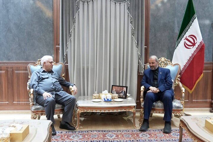 رایزنی رئیس سازمان الحشد الشعبی با سفیر ایران در بغداد درباره حملات اخیر آمریکا