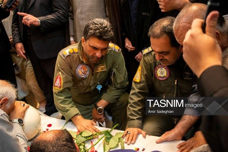 برگزاری تشییع خلبان ارتش که در آسمان جاماند + تصاویر