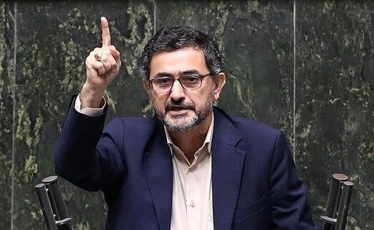واکنش نماینده تهران به اطلاعیه دفتر رهبری در رد ماجرای استعفای ۲۸ گانه پزشکیان: دوران بزن در رو علیه فرامین و تدابیر ولایت فقیه گذشت!
