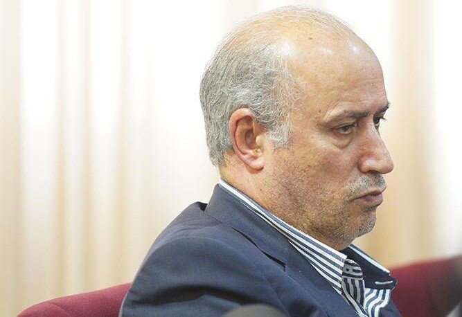 پشت مهدی تاج چه کسی است که از این فوتبال نمی‌رود؟!