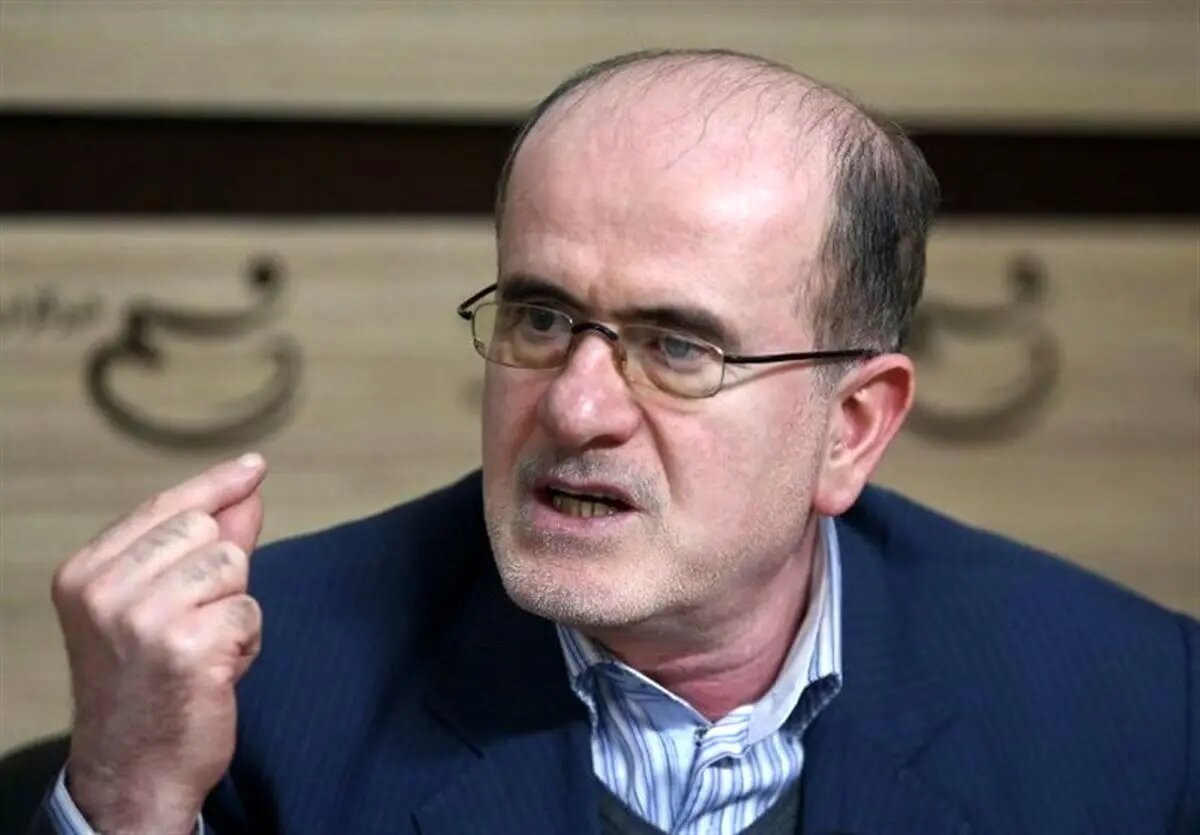 نماینده مجلس: وضعیت معیشتی مردم نگران کننده است/ تمام اقلام و تجهیزات نظامی داخل کشور تولید می‌شود