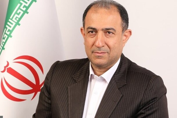 انتقاد نماینده مجلس از حمله به مسئولان در تجمعات/ رفتارهای تندروها پاس گل به دشمن است/ خود را سوپرانقلابی معرفی اما برخلاف منویات رهبری رفتار می‌کنند