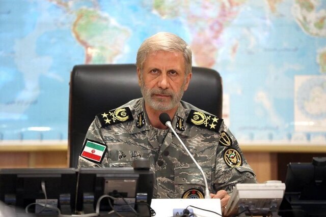 فرمانده کل ارتش خطاب به ترامپ: غلط می‌کنی می‌گویی تنگه هرمز برای آمریکاست!