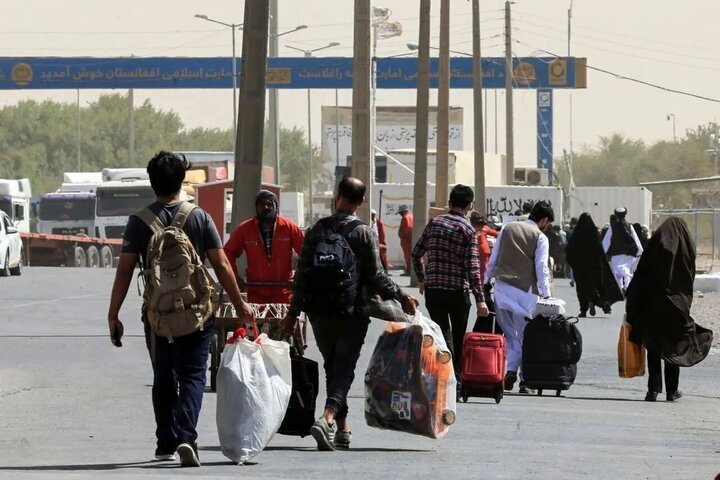اشتغال اتباع خارجی در صنوف زیر ذره‌بین پلیس / ۷ نفر در یک کافه شناسایی شدند