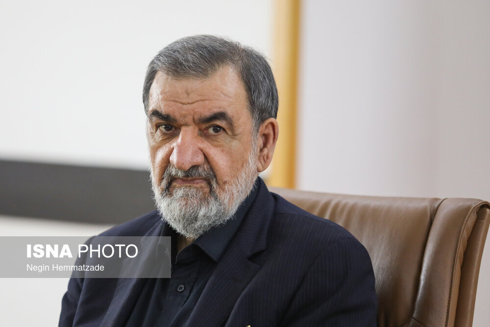 رضایی:رهبری اجازه ی امضای تفاهم نامه را دادند /آمریکا پل‌های هرمزگان را با نیت حمله زمینی زد/ آماده بودیم به ۳ منطقه از اوکراین حمله کنیم اما...