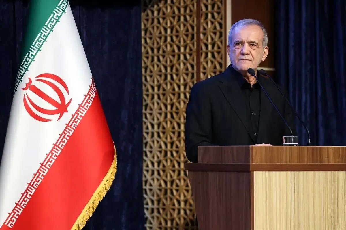 دیدار و گفتگوی رئیس‌جمهور با رهبر انقلاب درباره مسائل اقتصادی و نظامی کشور
