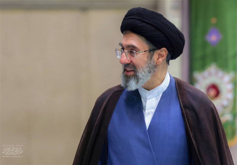 بالاخره اسرائیل نابود می‌شود!/ تصویر آیت‌الله سیدمجتبی خامنه‌ای در حال نوشتن عبارتی درباره اسرائیل