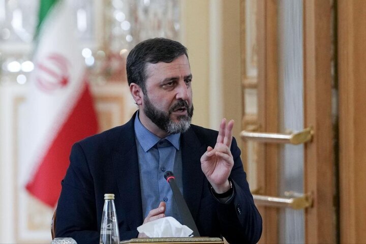 غریب‌آبادی: پیام‌هایی از آمریکا مبنی بر آمادگی برای بازگشت به تعهدات دریافت کرده‌ایم /  تفاهم ایران و عمان درباره ترتیبات تنگه هرمز در آستانه نهایی شد
