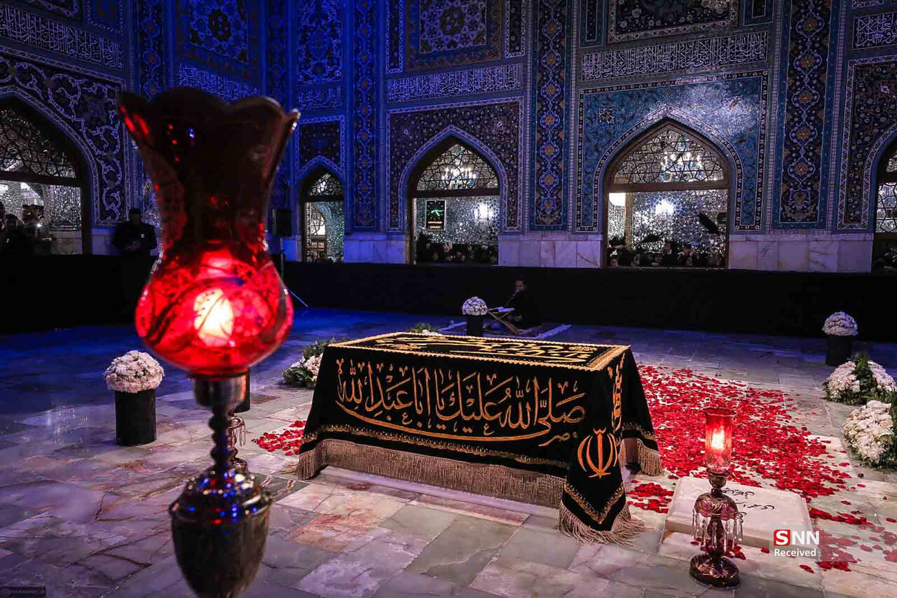 ببینید | ازدحام جمعیت درجوار آرامگاه رهبر شهید همزمان با شب شهادت امام رضا علیه السلام