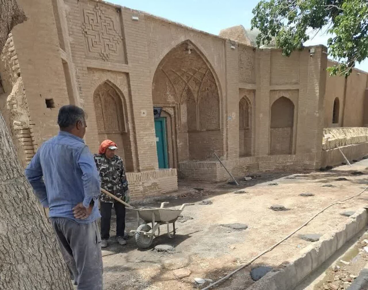 آغاز عملیات بهسازی و آجرفرش محوطه آثار تاریخی امیریه
