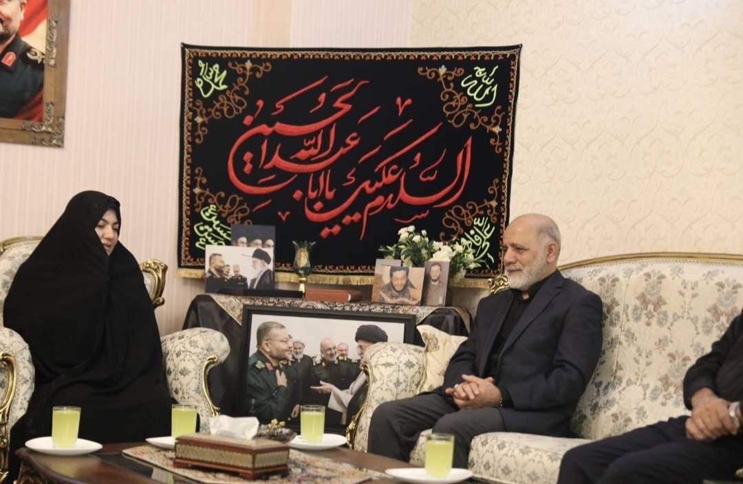 دیدار فرمانده قرارگاه خاتم با خانواده شهید سلیمانی/ قدرتسازی در بسیج ارمغان شهید سلیمانی بود