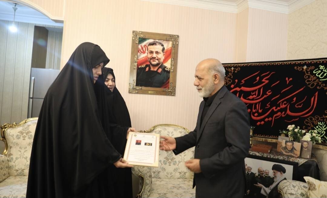 دیدار فرمانده قرارگاه خاتم با خانواده شهید سلیمانی/ قدرتسازی در بسیج ارمغان شهید سلیمانی بود