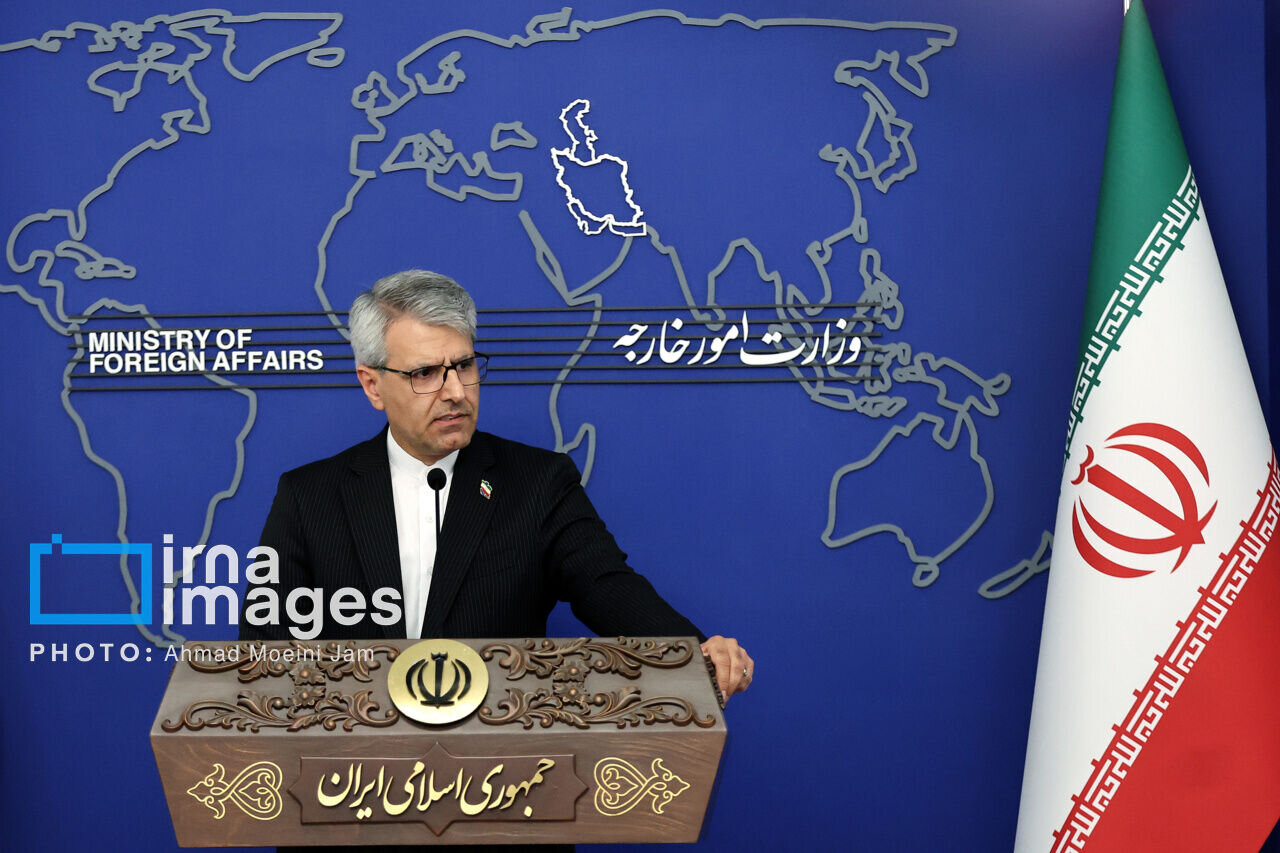 مذاکرات تنگه هرمز با عمان دوجانبه است؛موضوعات ایران و آمریکا بعداً بررسی می‌شود/ دستگاه دیپلماسی مجاز نیست برای خوشایند جریان‌های سیاسی داخل ....