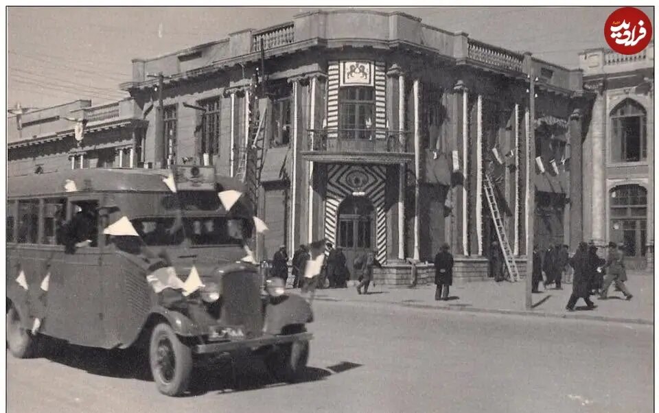 عکس/  اتوبوس دماغ‌دار در میدان توپخانه تهران؛ دهه ۲۰ شمسی