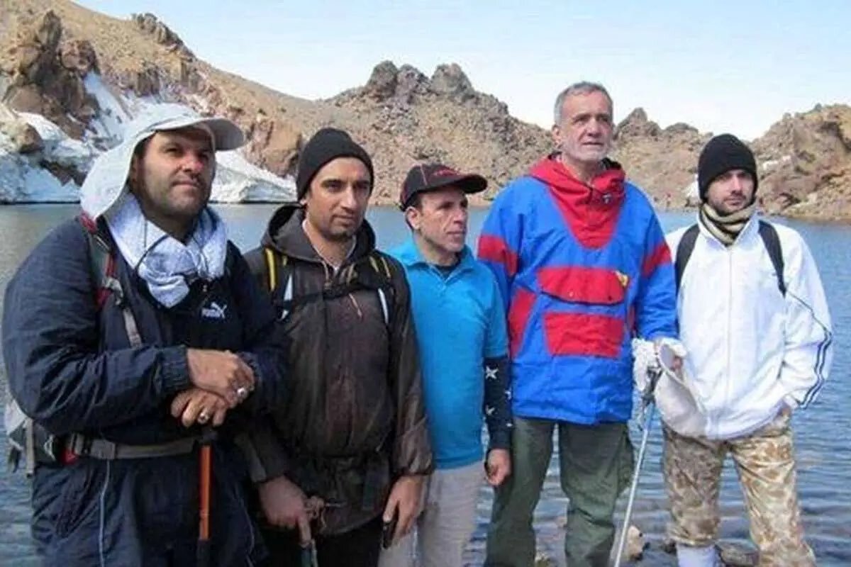 تصاویر پزشکیان پس از صعود به کوه سبلان