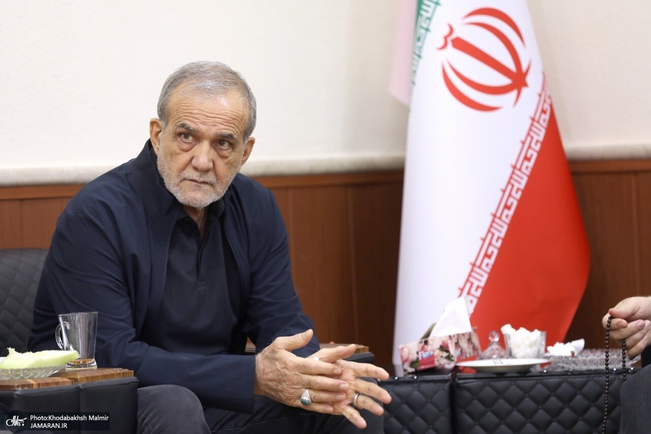 ببینید | سوال صداوسیما از رئیس‌جمهور: نوه‌هایتان به شما نمی‌گویند کاری کنید که مدارس مجازی شود؟