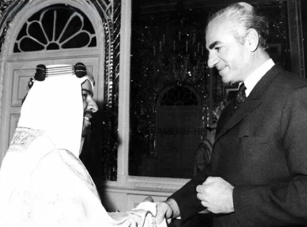 شاه با «خوش‌وقتی» استقلال بحرین را تبریک گفت؛ ۲۳ مرداد ۱۳۵۰